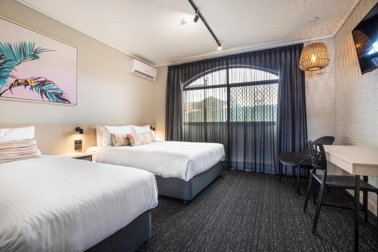 Nightcap At Springwood Hotel Bagian luar foto