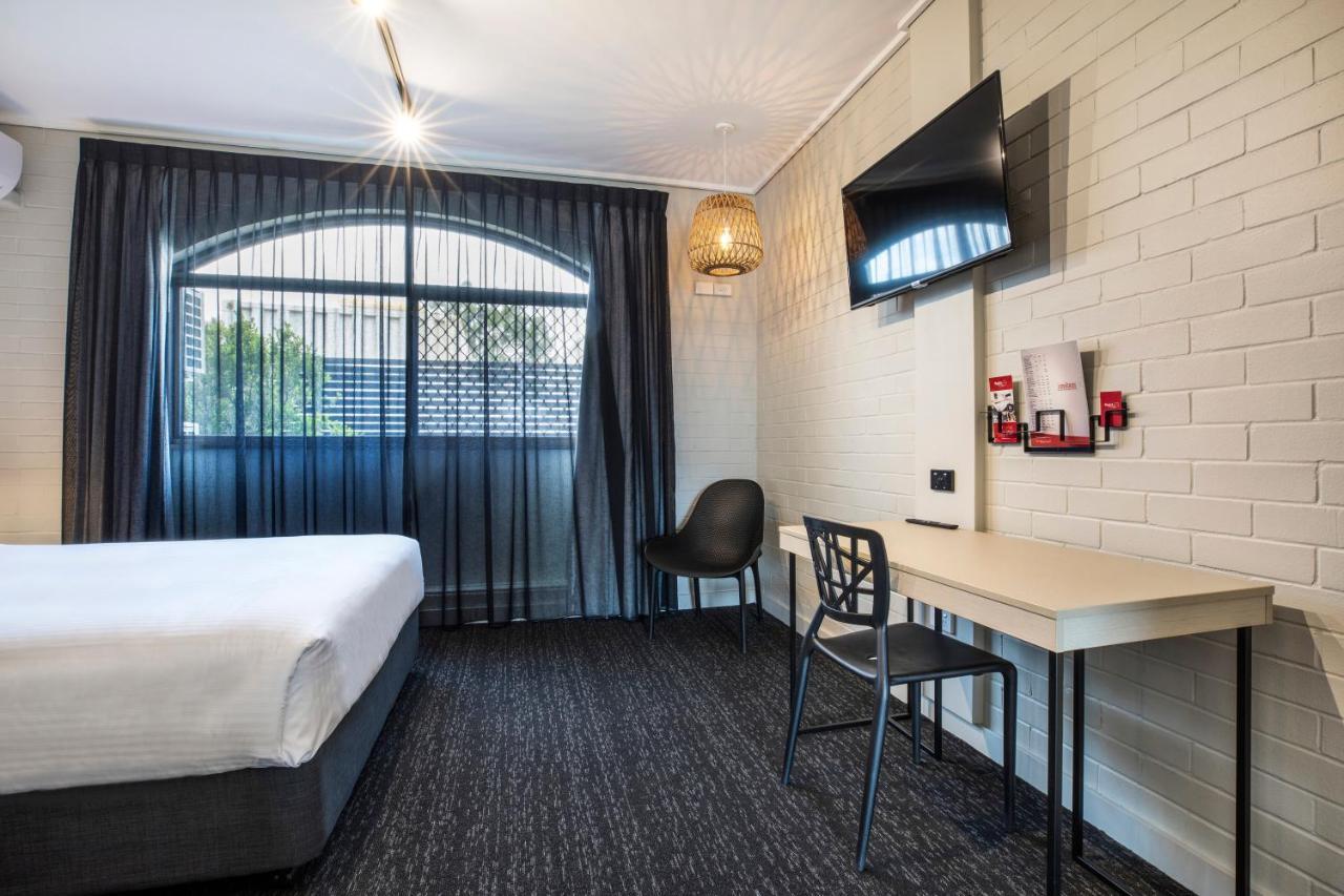 Nightcap At Springwood Hotel Bagian luar foto