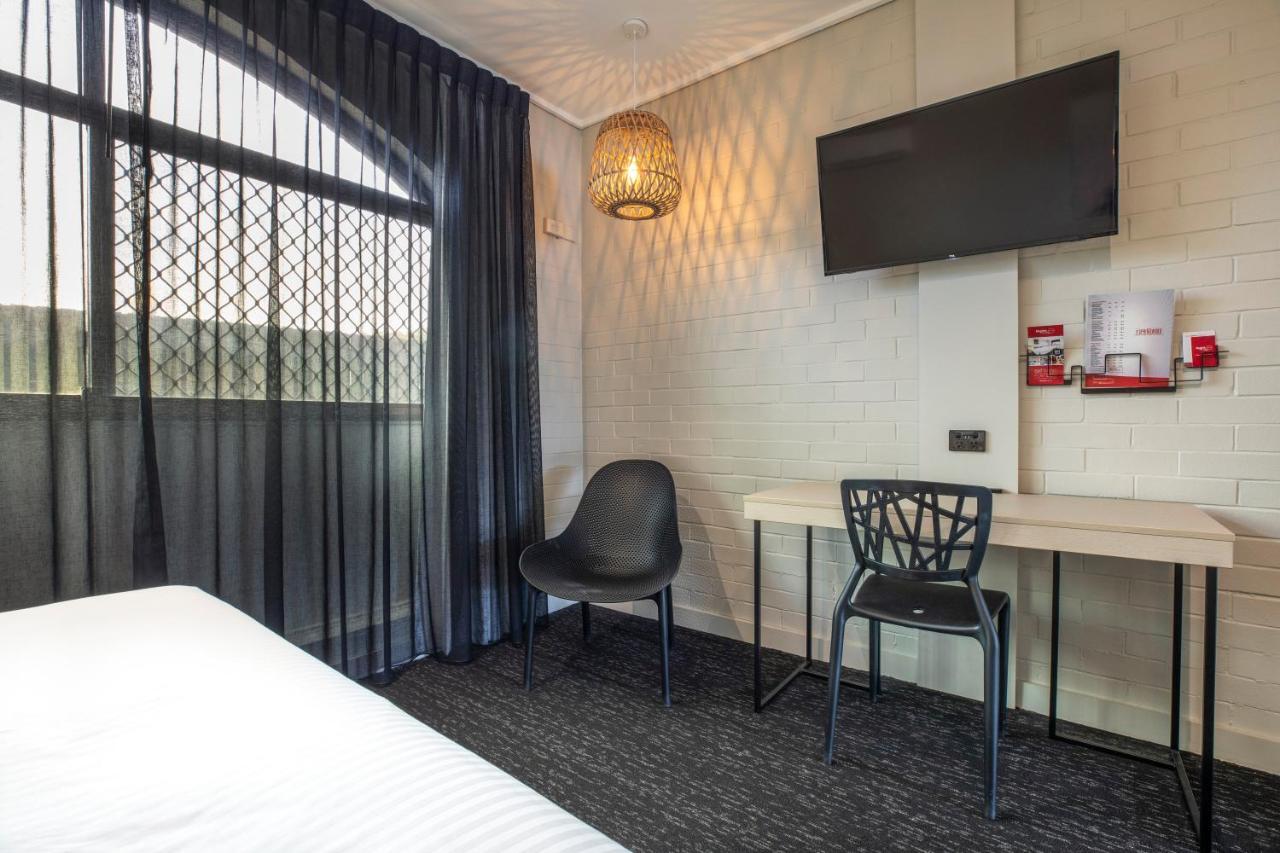 Nightcap At Springwood Hotel Bagian luar foto